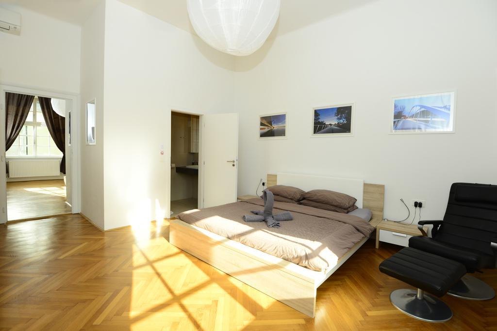 Galeria Rooms Ljubljana Rum bild